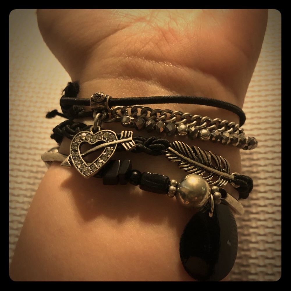 Black bracelet set